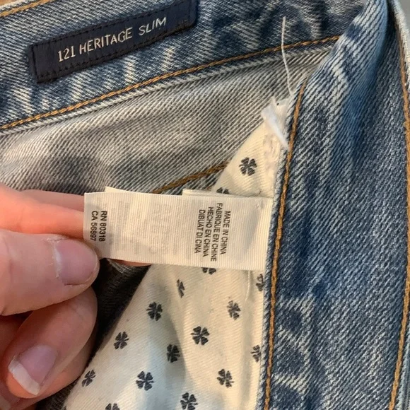 Lucky brand slim distressed light wash jean, 29”x32”
